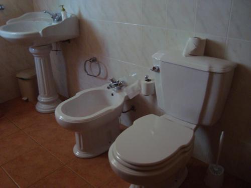 Ένα μπάνιο στο PICO HOLIDAY RENTALS , Casa Do Canto