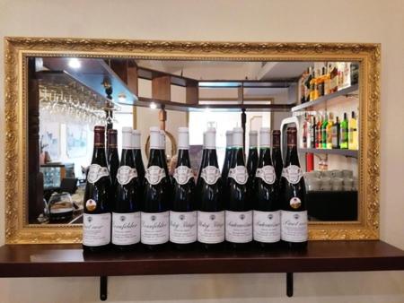 a group of bottles of wine sitting on a table in front of a mirror at Hotel Dejmalik in Litoměřice