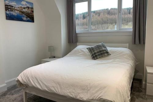 Postel nebo postele na pokoji v ubytování *STUNNING & SPACIOUS* 3 Bed House, 5min from Oban