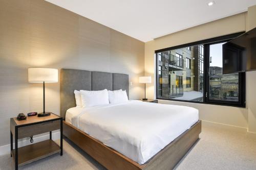 Ένα ή περισσότερα κρεβάτια σε δωμάτιο στο Luxurious 1 BR in Canyons Village-Ski In Out