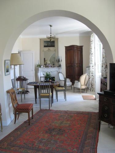 an archway in a living room with a table and chairs at Cottage Massanet in Grasse