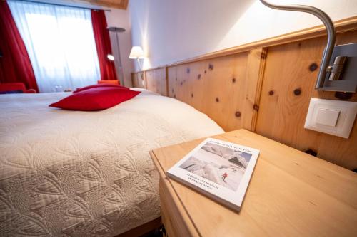 Hotel Engiadinaにあるベッド