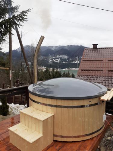 a hot tub sitting on top of a wooden deck at Casa Edy in Colibiţa