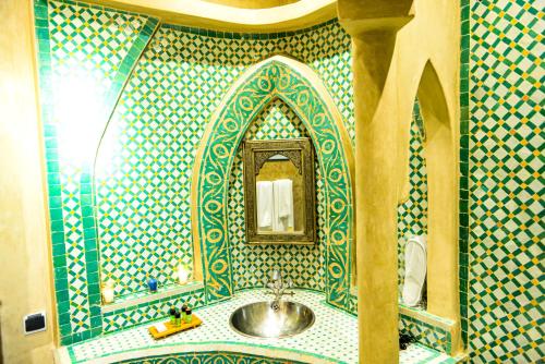 Vannas istaba naktsmītnē Riad Al mazhar