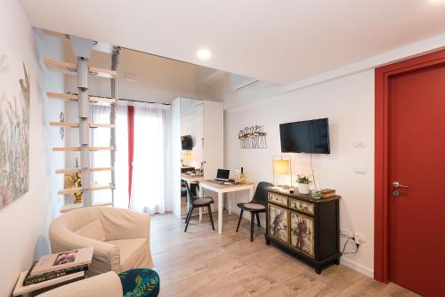 a small living room with a desk and a computer at Barchessa Rossetti in Concordia Sagittaria