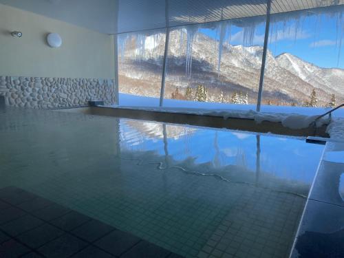 a swimming pool with a view of a mountain at 夏油高原スキー場 in Kitakami
