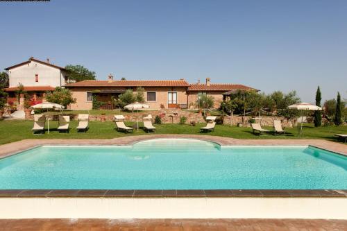 Bazén v ubytování Agriturismo Pratovalle nebo v jeho okolí