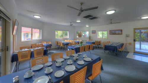 
A restaurant or other place to eat at Yamba Motor Inn
