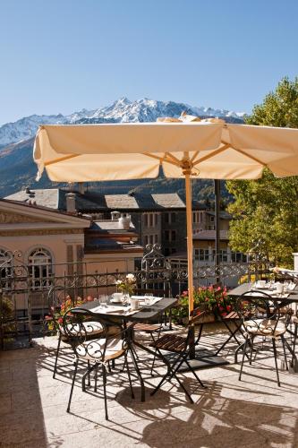 Ein allgemeiner Bergblick oder ein Berglick von des Hotels aus