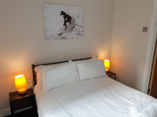 Säng eller sängar i ett rum på Birmingham Ruby, 2 bedroom Apartment