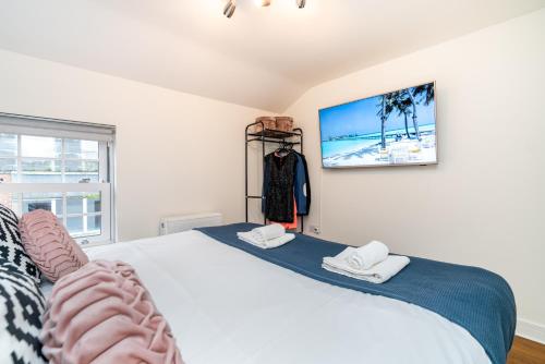 a bedroom with a bed and a window at Town Center Apartment with 55” Smart TV+Netflix in Andover
