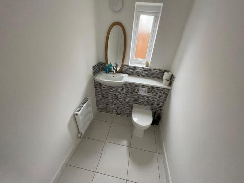 Large Bright King Sized Room - Short Walk From CC