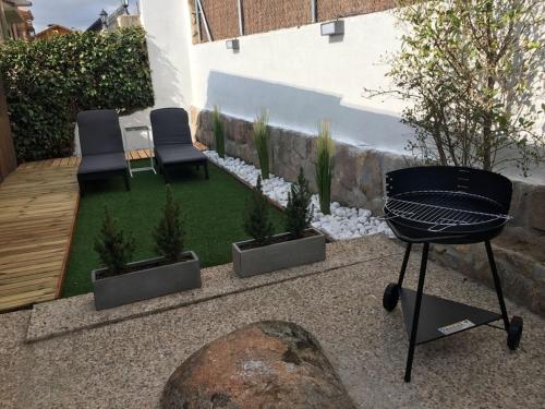 Ein für Gäste verfügbarer Grill in der Ferienwohnung