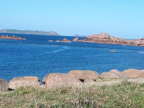 a group of rocks on the shore of a body of water at Paradis Breton in Kermaria-Sulard