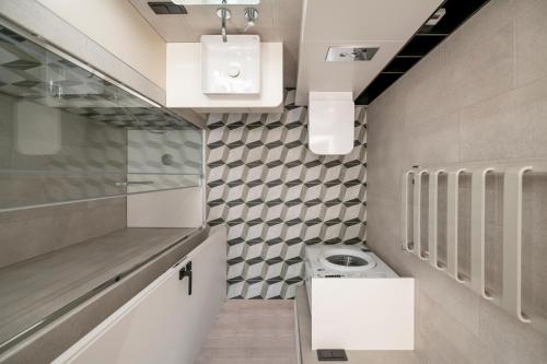 A cozinha ou cozinha compacta de HaPPy Inn G, Self check-in, Terrace, Underground Parking