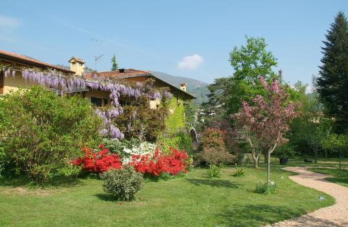 Um jardim em Molino Del Torchio