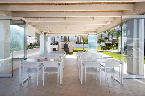 Gallery image of Akrogiali Beach Hotel Apartments in Malia