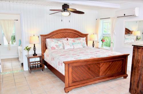 
A bed or beds in a room at Andros Beach Club

