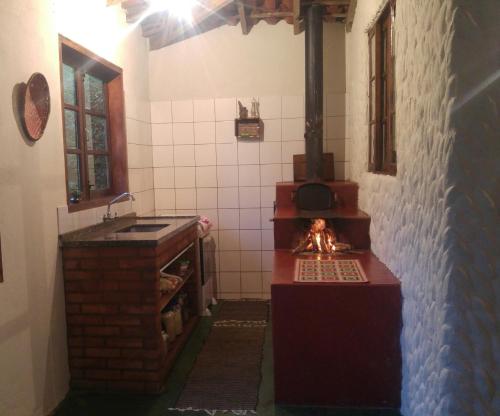a kitchen with an oven and a stove in it at Chale vista verde in São José dos Campos