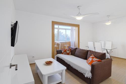 a living room with a couch and a table at Apartamento Murillo in Barbate