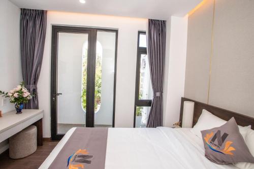 a bedroom with a bed and a window at Nile Hotel Phu Yen in Tuy Hoa