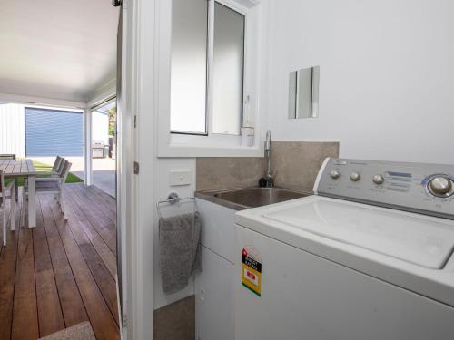 Η κουζίνα ή μικρή κουζίνα στο Burra Days I Pet Friendly I 10 mins Walk to the Beach