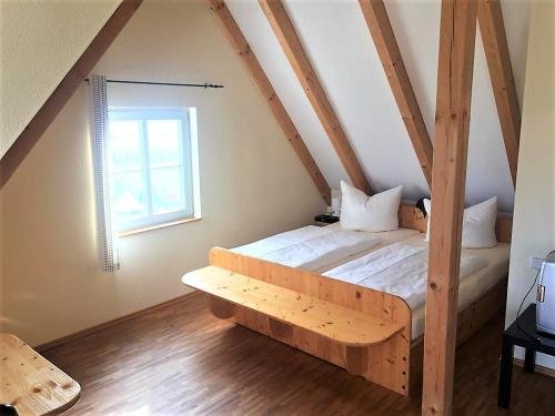 a bedroom with a bed and a window at Pension Bella Vista - Winzerhof Golk in Meißen