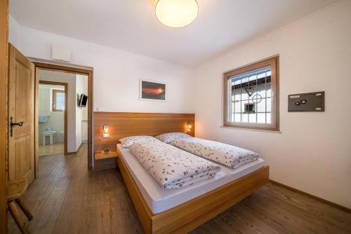 Postel nebo postele na pokoji v ubytování Ferienwohnung Ifinger Edelweiss