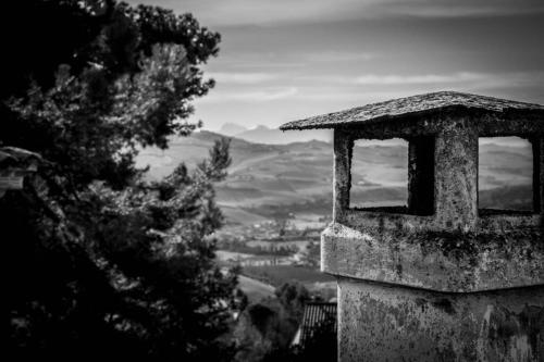 a black and white photo of a building with a window at La Casetta - Casa Indipendente nel centro storico in Fermo