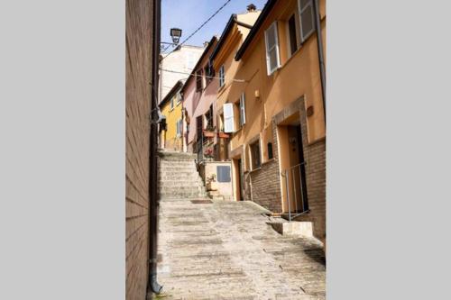 an alley with stairs leading up to a building at La Casetta - Casa Indipendente nel centro storico in Fermo
