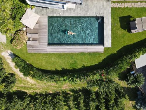 an overhead view of a swimming pool in a yard at Active B&B Prairerhof in Schenna
