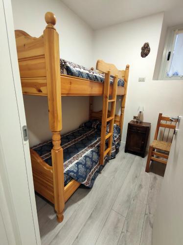 two bunk beds in a room with a wooden floor at Al Ponte Nuovo in Ponte di Legno