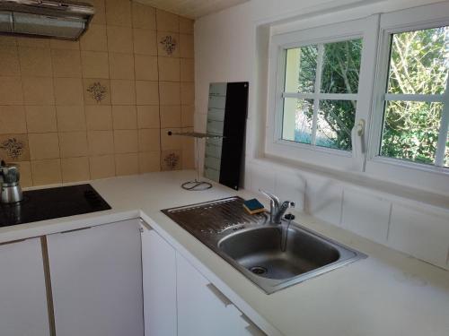 Kuchyň nebo kuchyňský kout v ubytování Petite maison du manoir de Keryvoas