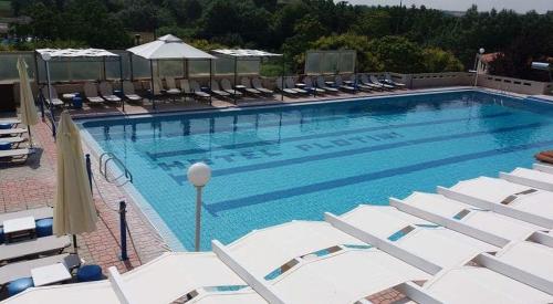 Swimming pool sa o malapit sa Plotini Hotel