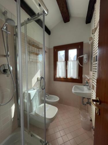 Ett badrum på Hotel ai do Mori