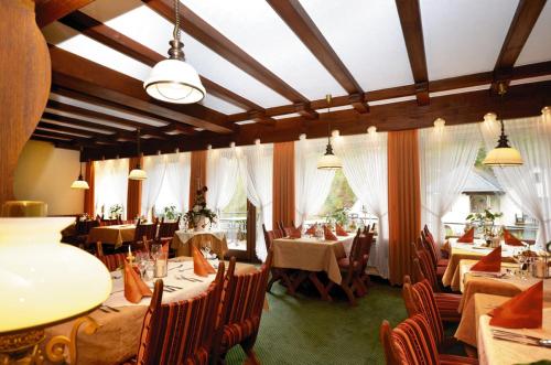 Een restaurant of ander eetgelegenheid bij Hotel Burgfrieden