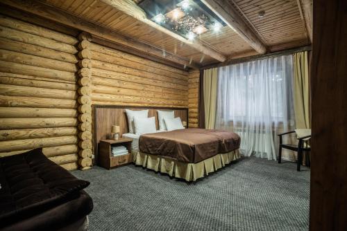 Tempat tidur dalam kamar di Hotel Tauruh