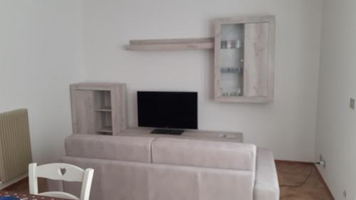 Televízia a/alebo spoločenská miestnosť v ubytovaní CASA MASCIA