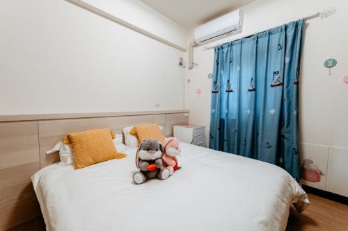 Postel nebo postele na pokoji v ubytování Wuzhou Yi Homestay