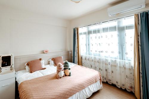 Postel nebo postele na pokoji v ubytování Wuzhou Yi Homestay