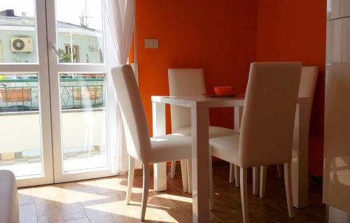 Χώρος καθιστικού στο Attic Apartment, Air Conditioning, Fast WiFi