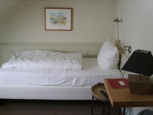 Una cama o camas en una habitación de Hotel Schnookeloch