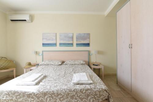 A bed or beds in a room at Onda Marina Residence Rta