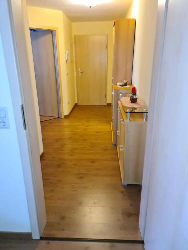 a hallway of a kitchen with a wooden floor at Ferienwohnung Kottmarsdorf Löbauer Strasse 11 in Kottmar