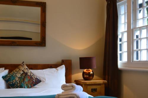 Letto o letti in una camera di The Angel Posting House & Livery