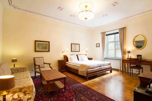 Postel nebo postele na pokoji v ubytování Mayfair Hotel Tunneln