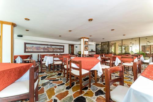 a restaurant with tables and chairs in a room at Hotel Don Lolo in Villavicencio