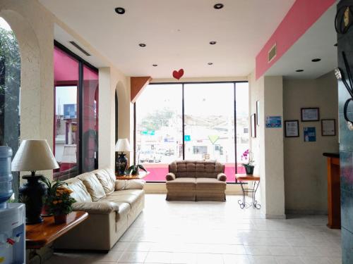 a living room with a couch and a chair at Hotel Tamazunchale in Tamazunchale