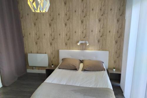Ένα ή περισσότερα κρεβάτια σε δωμάτιο στο Studio Guest House à 5 minutes de Caen