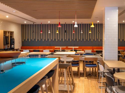 Restoran atau tempat lain untuk makan di Holiday Inn Express - Nice - Grand Arenas by IHG